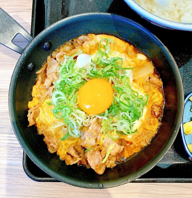 「うますぎで2回目」「腹パンでございます」吉野家の“贅沢すぎる定食”ご飯のおかわり無料がうれしい！「ご飯大盛り3杯食った！」「元気の出る味」《実食レビュー》
