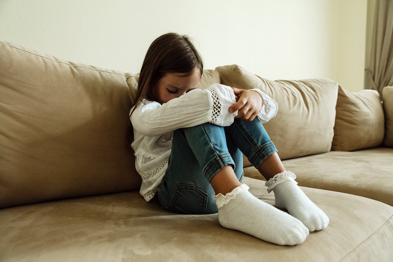 【愛着障害の特徴】「毒家族で育った人」が無意識に持つ、今すぐ捨てるべき「完全に間違った」10の思い込み