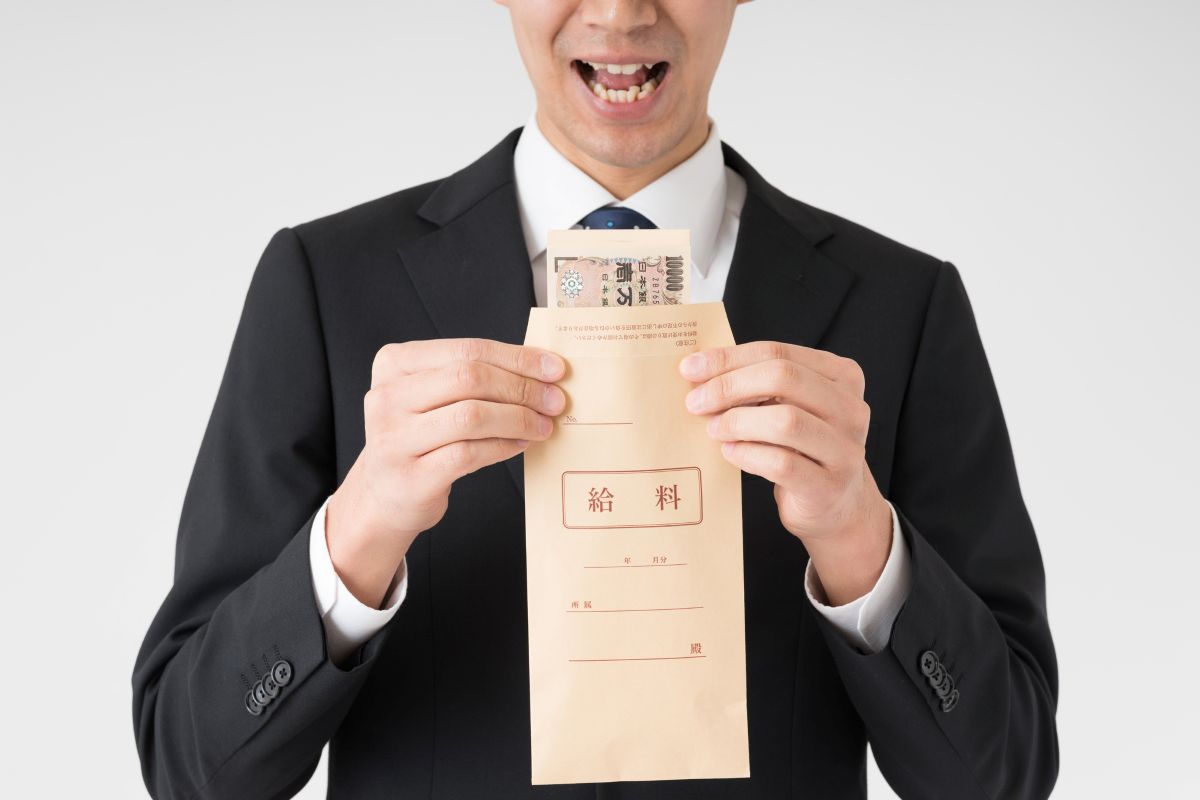 伊藤忠32万円、大和ハウス35万円、ファストリ37万円…「初任給引き上げラッシュ」を手放しで称賛できないワケ