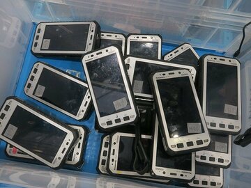 アキバに激安ジャンクが大量入荷　パナの超タフネススマホ「TOUGHPAD」が999円!?