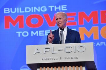バイデン氏、対中関税の一部撤廃検討　物価上昇受け