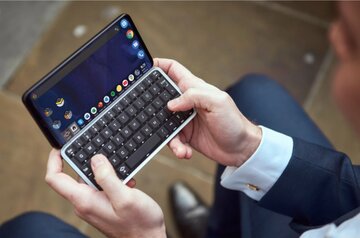 スライド式キーボードスマホ「Astro 5G Transformer」、CPUが変わるも6月が楽しみ