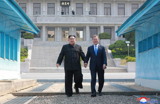 南北会談を自画自賛、韓国・文大統領「浮かれすぎ」への懸念