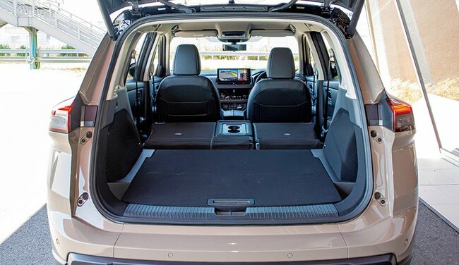 エクストレイルROCK CREEK e-4ORCE荷室