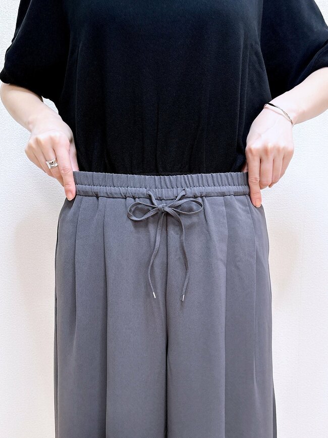 「全色購入しました」GUの“ひんやりワイドパンツ”着心地よすぎて毎日履きたい！「体型をカバーしてくれる優れもの」「通勤にも休日にも使える」【購入レビュー】