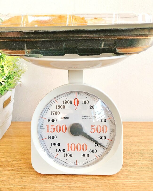 「バカの弁当」「頭わるい」ほっともっとの“1200kcal超え弁当”おかずぎっしりでお腹パンパン！「これでいいんだよ感スゴい」