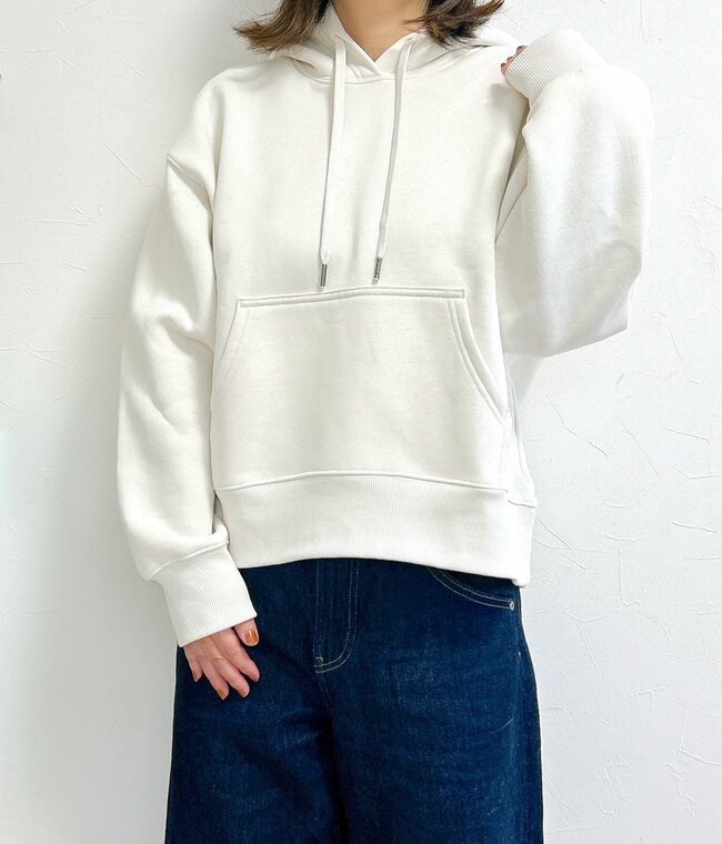 すぽんと着るだけで可愛い！GUの“ぽかぽかパーカー”脚長効果がバツグンなんです！「可愛いと褒められました！」「スタイルが良く見えます」