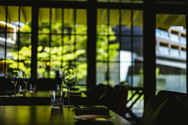 「都会の喧騒を離れてリフレッシュしたい」仕事人がこぞって向かう“ホット”な2つの街とは？