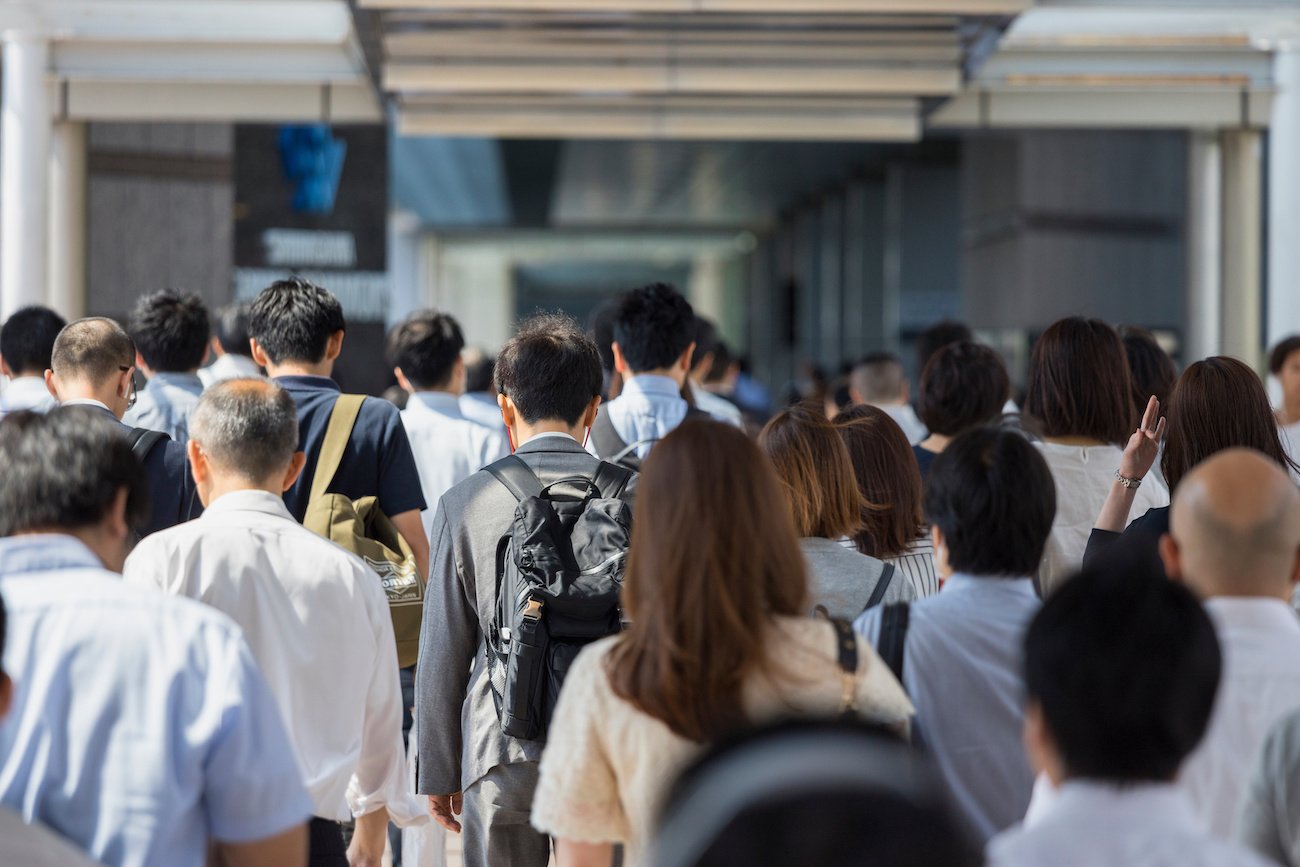 【精神科医が教える】電車やエレベーターで突然息苦しくなる…有名人の公表も相次ぐ「パニック障害」とはどんな病気?