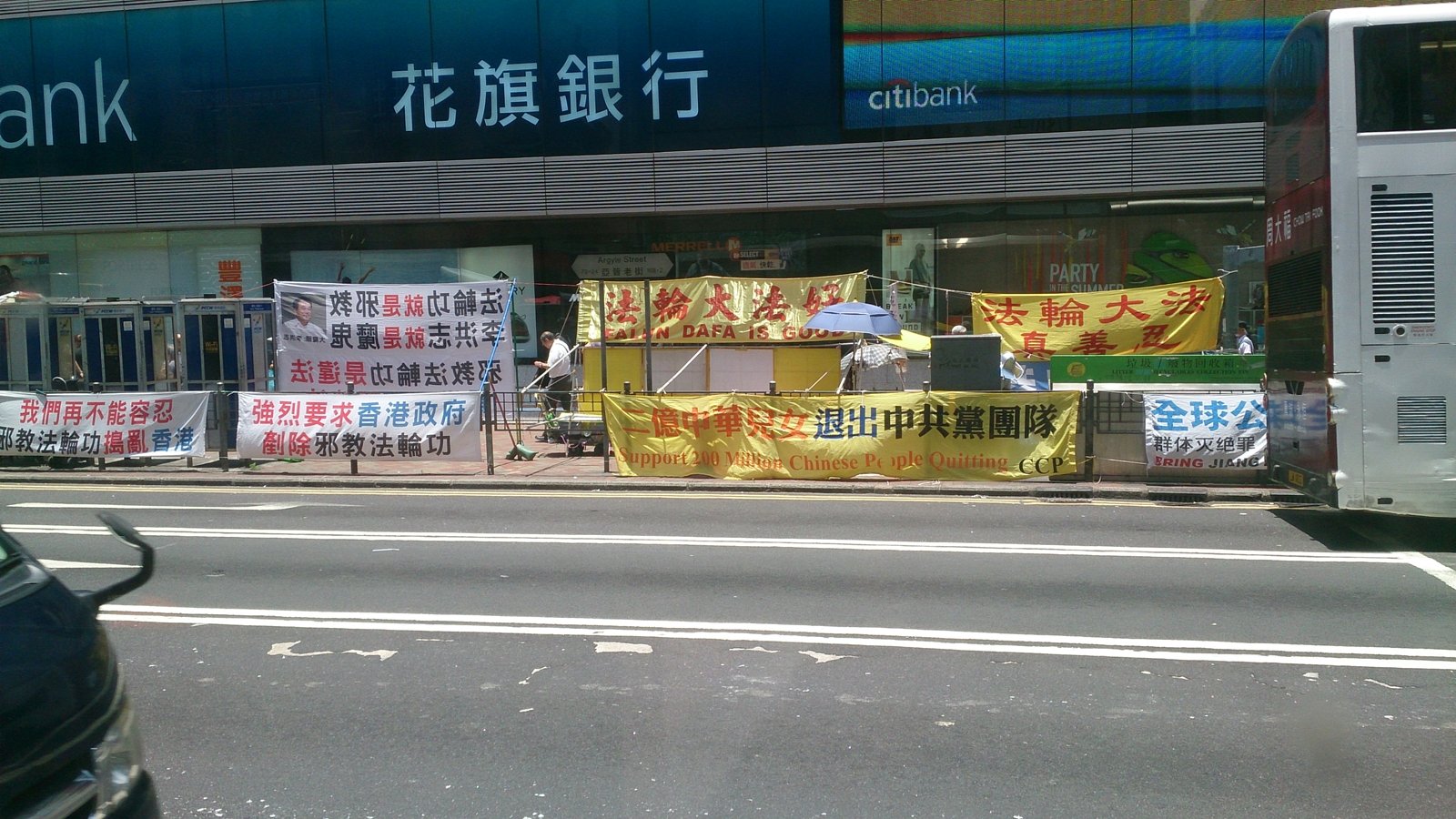 駐日中国大使館も警鐘、地下活動を続ける「邪教」法輪功とは?
