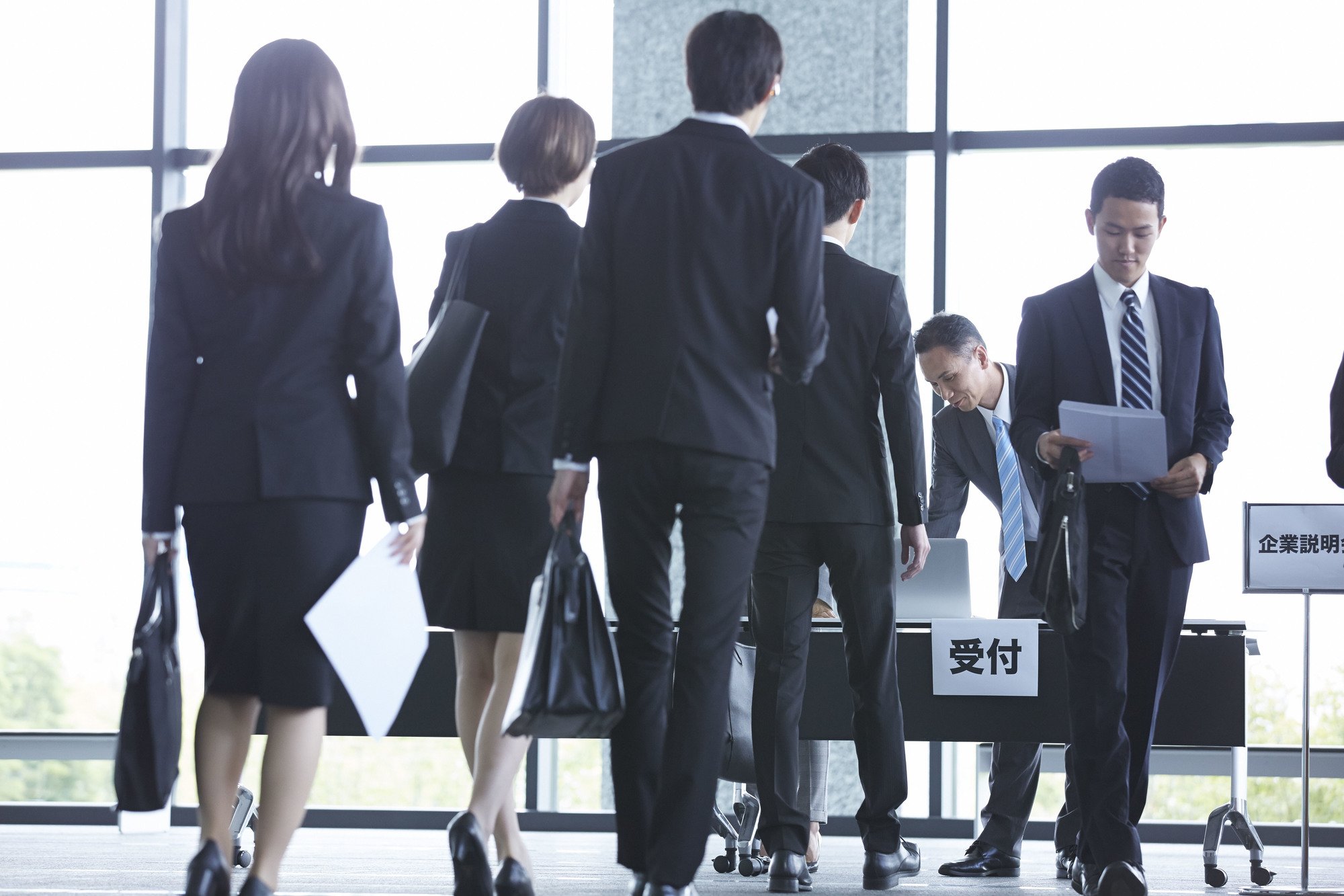 知らないと乗り遅れる「2023年卒就活カレンダー」、企業の採用活動は始まっている!