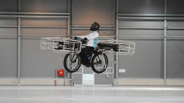 「空飛ぶ円盤」「空飛ぶ自転車」続々発表!<br />キーワードは“垂直離着陸”、背景に軍需産業?