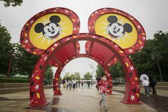ディズニー、1-3月期は大幅減益　新型コロナの打撃浮き彫り