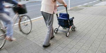 「自転車保険」の加入義務化は、クレジットカードに自動付帯する「個人賠償責任保険」でも対応できる！しかも、未成年の子供や配偶者なども補償の対象に！
