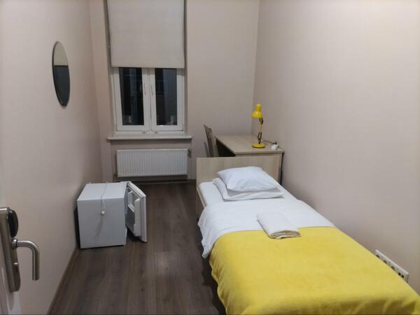 部屋はこんな感じ。シャワーとトイレは廊下にあり、他の宿泊者と共用（提供＝筆者）

