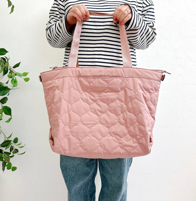 1泊分の荷物がまるっと入った!ワークマンの「めちゃ軽バッグ」スマホと同じくらいの軽さでビックリする!