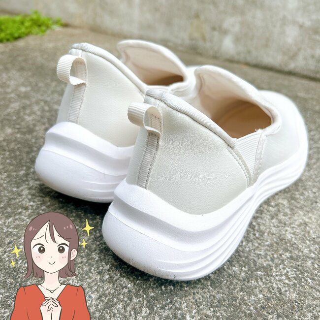 もう普通のスニーカーに戻れない…！ワークマンの「雲の上みたいなシューズ」立ったまま履けて、ふんわり歩けちゃうの！