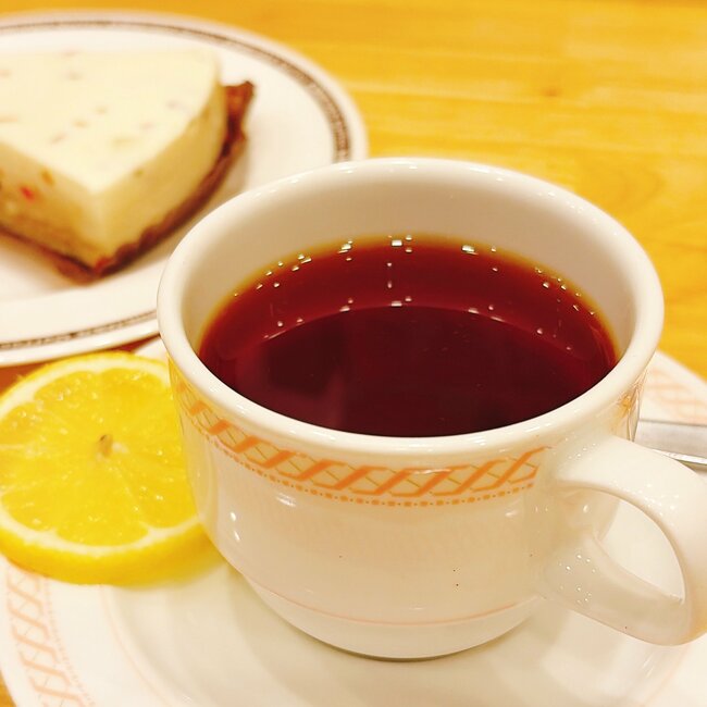 ほっぺ落ちるかと思った…！コメダ珈琲の“宝石みたいなスイーツ”ひと口の幸福度がスゴすぎる！「口どけがとても贅沢」「もろに私好みのお味」