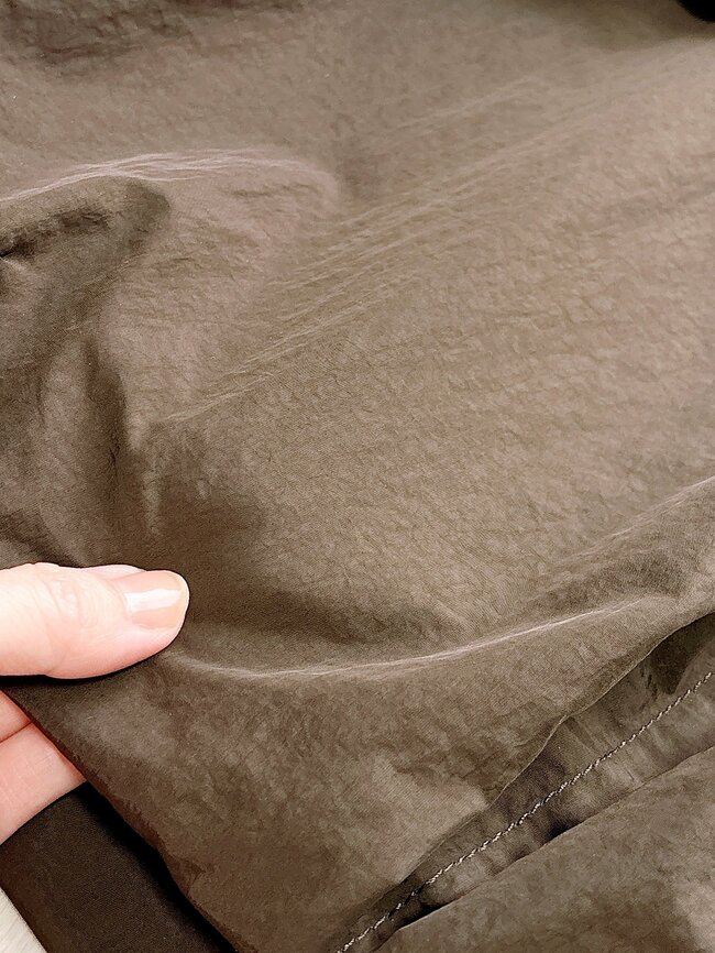 「毎日使っちゃう」「2色買いしました」ユニクロの“大容量ショルダーバッグ”が使い勝手バツグン！「肩にかけているのを忘れるぐらい軽快です」《購入レビュー》