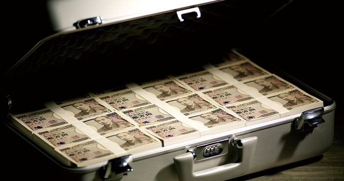大金の入ったアタッシュケース