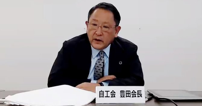 報道各社とオンライン上で懇談する日本自動車工業会の豊田章男会長(トヨタ自動車社長)