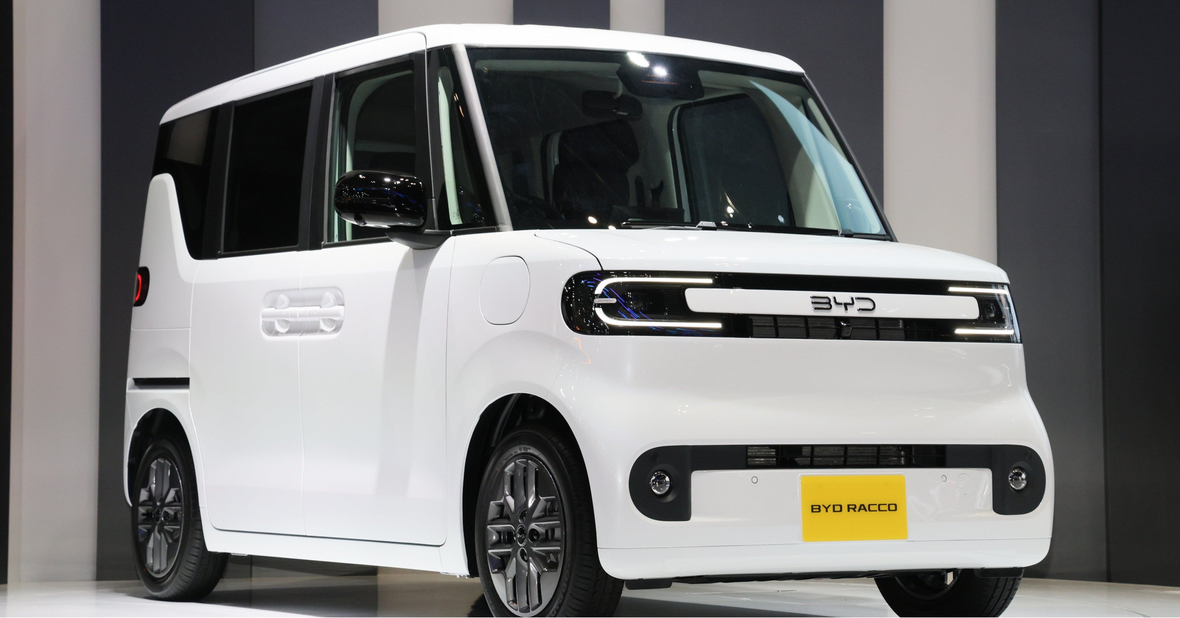 「ジャパンモビリティショー2025」で展示されたBYDの軽EV「RACCO」