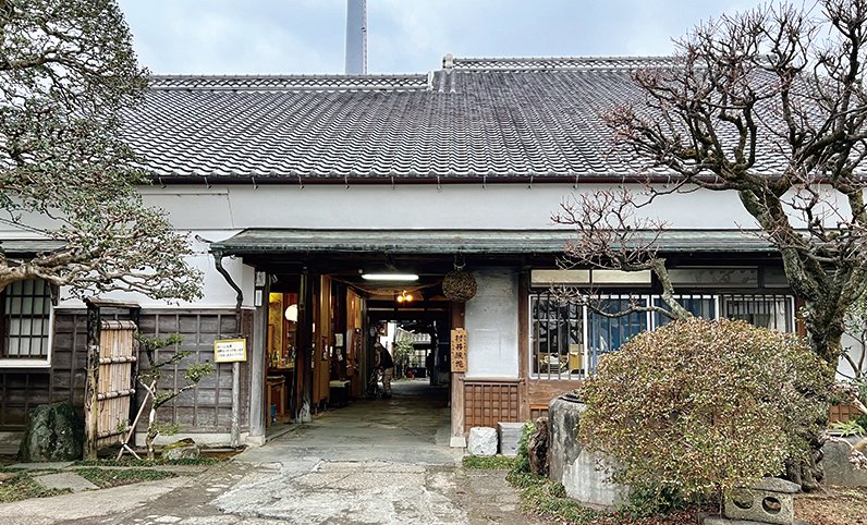 酒蔵外観。売店で試飲可