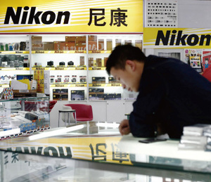 中国でデジカメ“欠陥”報道 <br />炎上を許したニコンの失策