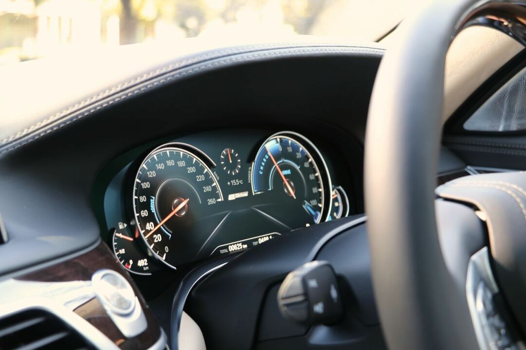 高級セダンがハイブリッドでいいじゃないか<br />BMW740e iPerformanceをお勧めしたいワケ