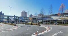 なぜ新幹線の駅は片側だけ発展しているのか？