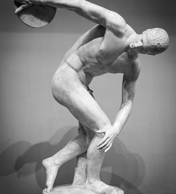なぜ、古代の彫像は「裸」だったのか？