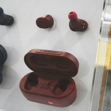 振動や完全ワイヤレスも! SkullCandyが個性派イヤホンをIFAでお披露目
