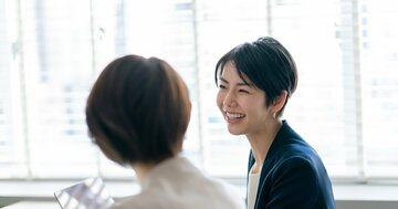 目の前の相手に好かれたい時、普通の人は「それいいですね」とすぐ褒める。では感じのいい人は何と言う?【コンサルが「社長を褒めるな」と教わるワケ】