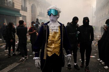 フランス暴動拡大、政治家らは非難の応酬