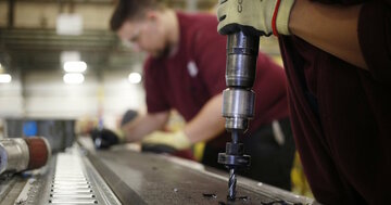 Wage Gains Threaten to Squeeze Retail, Industrial Profits