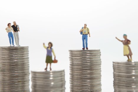 「格差拡大」は本当か？日本が直面するのは“老人まんなか社会”だ