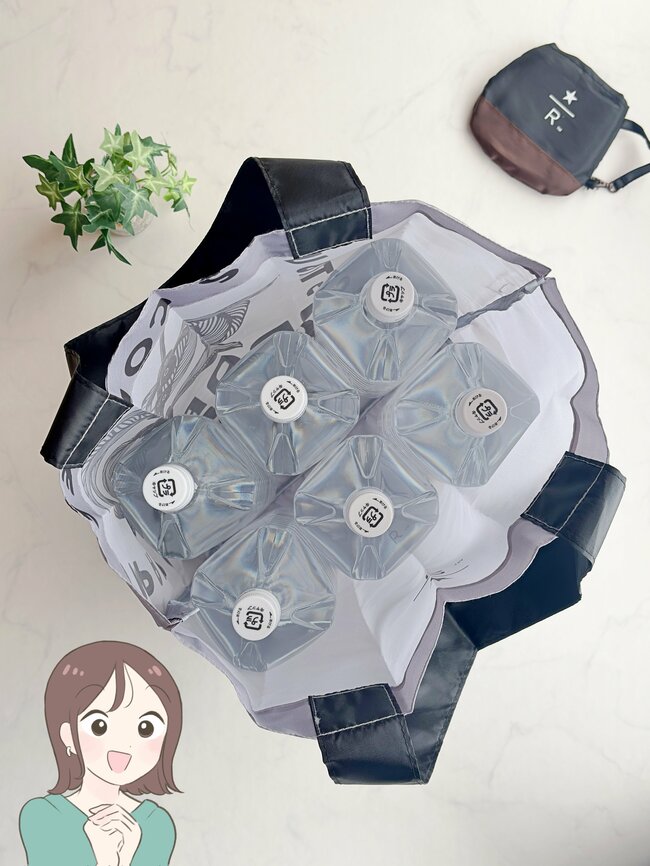 「自分用とプレゼント用で2個購入しました」スタバの“マグカップみたいなエコバッグ”が可愛すぎる！「カップの形に一目惚れ」「大容量なのでたくさん買物しても大丈夫」
