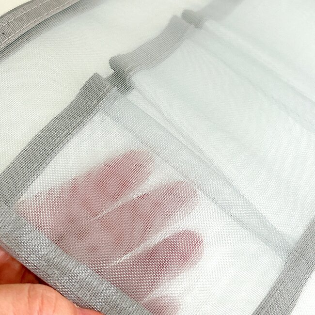 セリアさん、110円でいいんですか…？無印に売ってそうな「仕切り付きポーチ」でゴチャゴチャ小物がスッキリした！