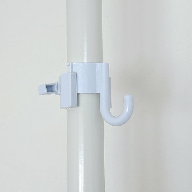 冬のアウター、ごちゃごちゃ問題が解決!ダイソーの「ホームセンターに売ってそうなポール」で部屋がスッキリ片付いた!