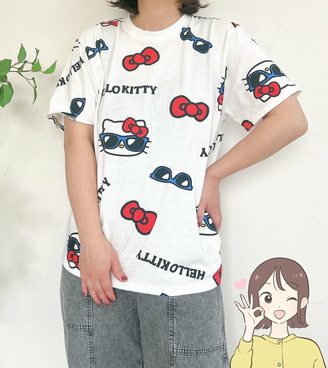 こんなキティちゃん、見たことない…!しまむら×サンリオの「古着っぽトップス」1枚着るだけで大人かわいいんです!