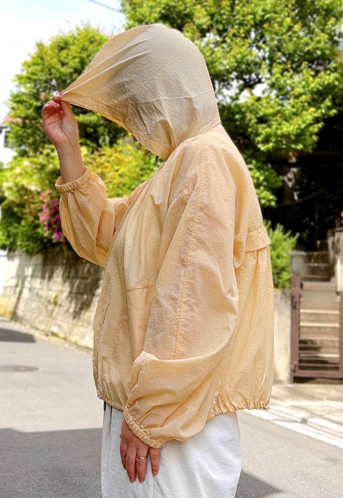 「ママ友にも褒められました！」GUの“めちゃ軽アウター”が涼しくて快適…！「シルエットが最高に可愛い」「50を過ぎてますがオシャレになれる！」