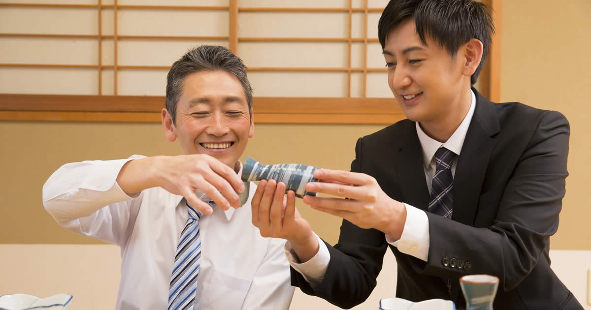 飲み会で若手にウザがられない「上司の心得」