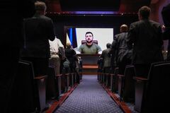 ゼレンスキー氏、米議会に軍事支援拡大を要請　真珠湾にも言及