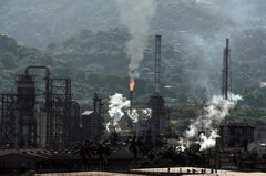 米、ベネズエラ原油に照準　価格抑制は期待薄