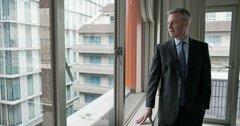 SMBC日興米国人元幹部、「困惑と憤慨」の逮捕劇