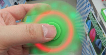 スマホの音楽を鳴らせる！ 980円のハンドトイ「Sound Spinner」がアキバに登場
