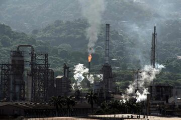 米、ベネズエラ原油に照準　価格抑制は期待薄