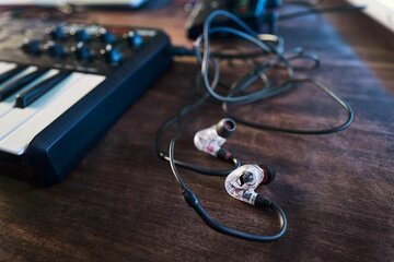 ゼンハイザー「イヤモニ IE 40 PRO」に後継モデル「IE 100 PROシリーズ」が登場
