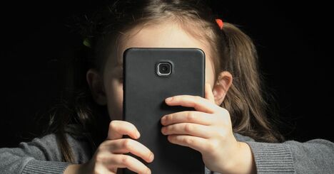 【没収するのはNG】子どもの「スマホ依存」が心配…そんな親が知っておきたい子育ての話