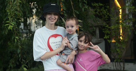 「これ嫌い！」ウクライナ避難民の5歳の娘が日本の保育園で投げ捨てた白青赤の国旗